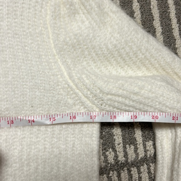 A New Day Bailey Puff Balloon Sleeve Sweater - Picture 7 of 8